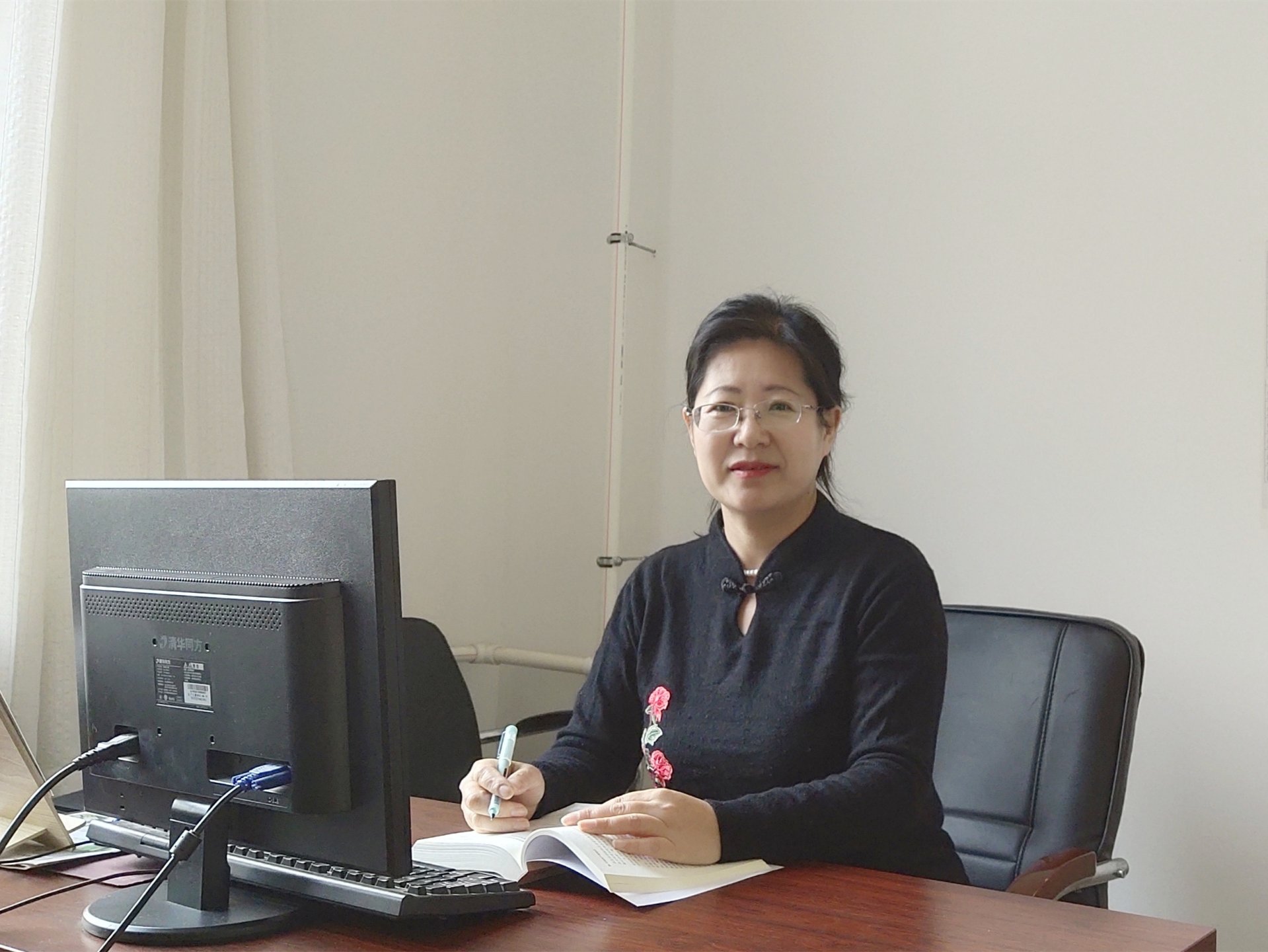 毕业于辽宁师范大学政教系